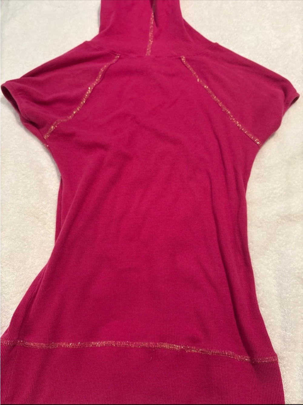 DC Girls Fuchsia Short-Sleeve Hooded Henley with Gold Stitching - Picture 4 of 5